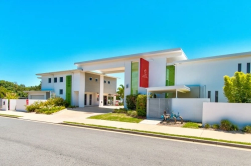Mackay Oceanside Central Apartment Hotel